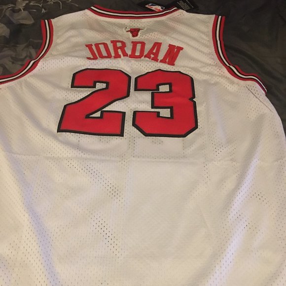 Chicago Bulls Michael Jordan White Jersey - Picture 3 of 3